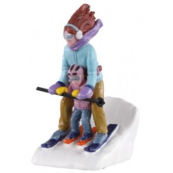 Mère et son enfant à ski Lemax