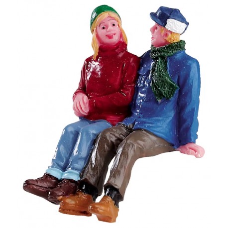 Couple assis discutant Lemax