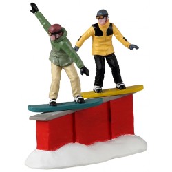 Snowboarders qui glissent Lemax