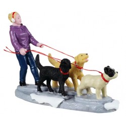 Femme promenant ses chiens LEMAX