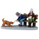 Couple jouant avec ses chiens LEMAX