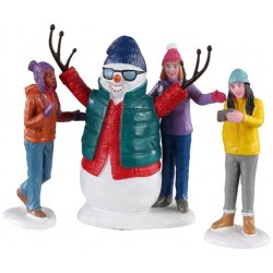 Amies faisant un bonhomme de neige lot 3